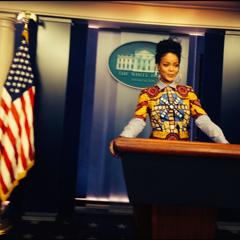 Rihanna si vyzkoušela řečnický pult.